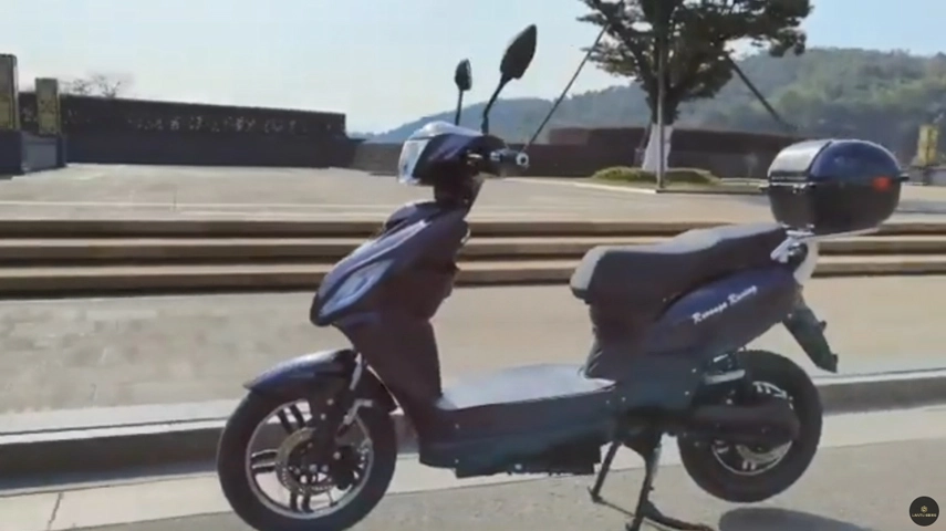 Shinning Blue Electric Moped with Pedals