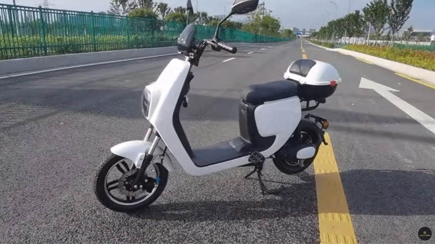 Swifty Electric Moped for Commuting