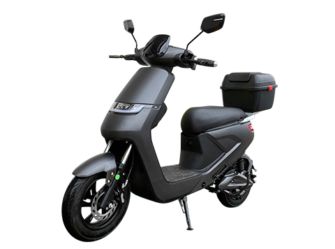 페달을 가진 전기 moped